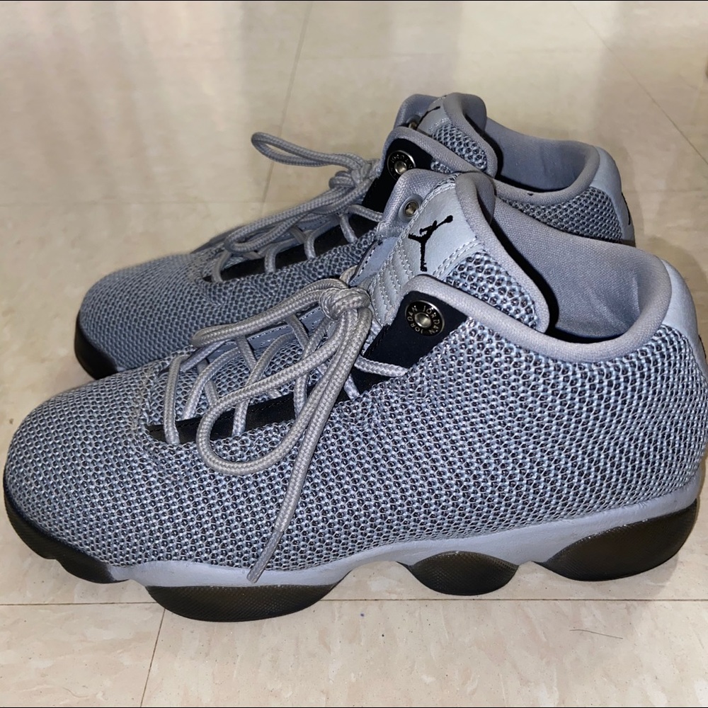 ❄️ Gray Jordan Retro GS 13s Size 5Y